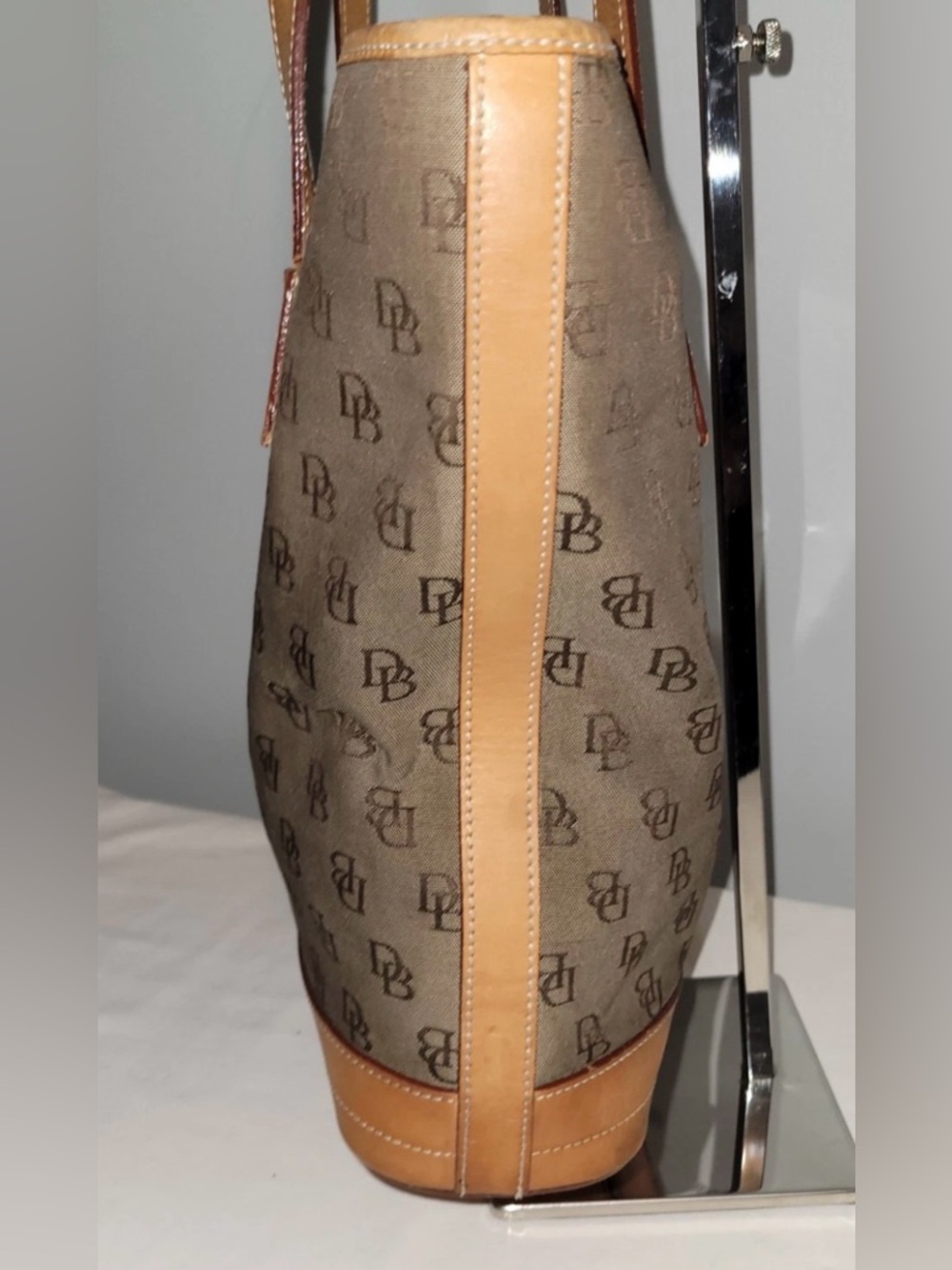 Vintage Dooney & Bourke Brown Canvas Monogram Tote Bag Tan Leather Trim - Picture 4 of 16